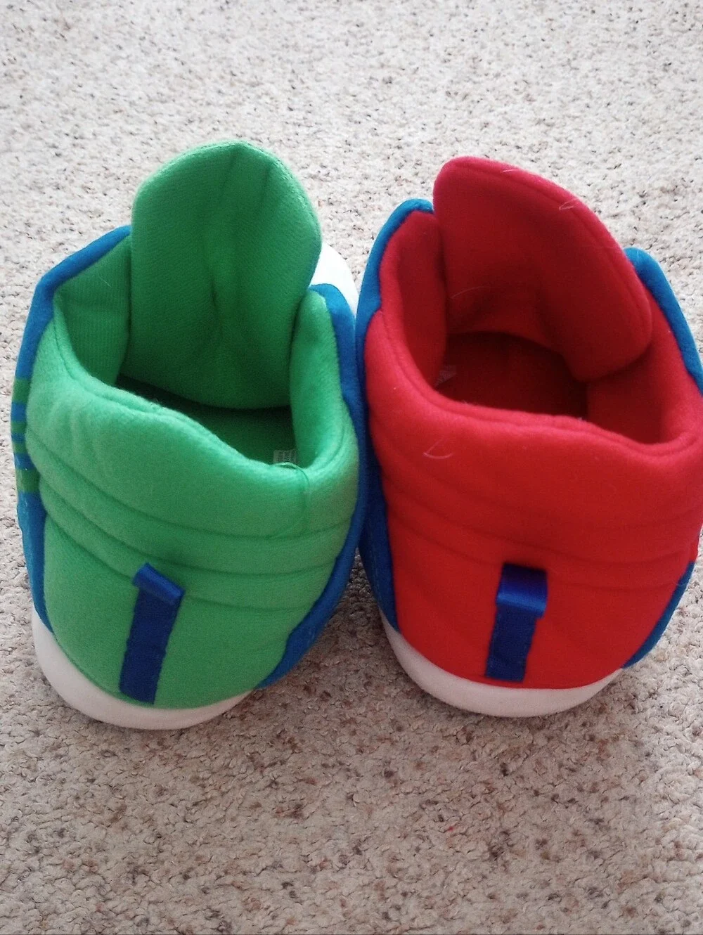 Super Mario Bros Slippers Boys Size 4-5